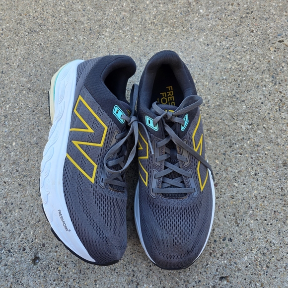 New Balance 860 Gray and Yellow Sneakers men Size 11.5